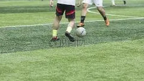 2025英超联赛积分榜揭晓：阿森纳71分领跑，曼城紧随其后以68分争冠！